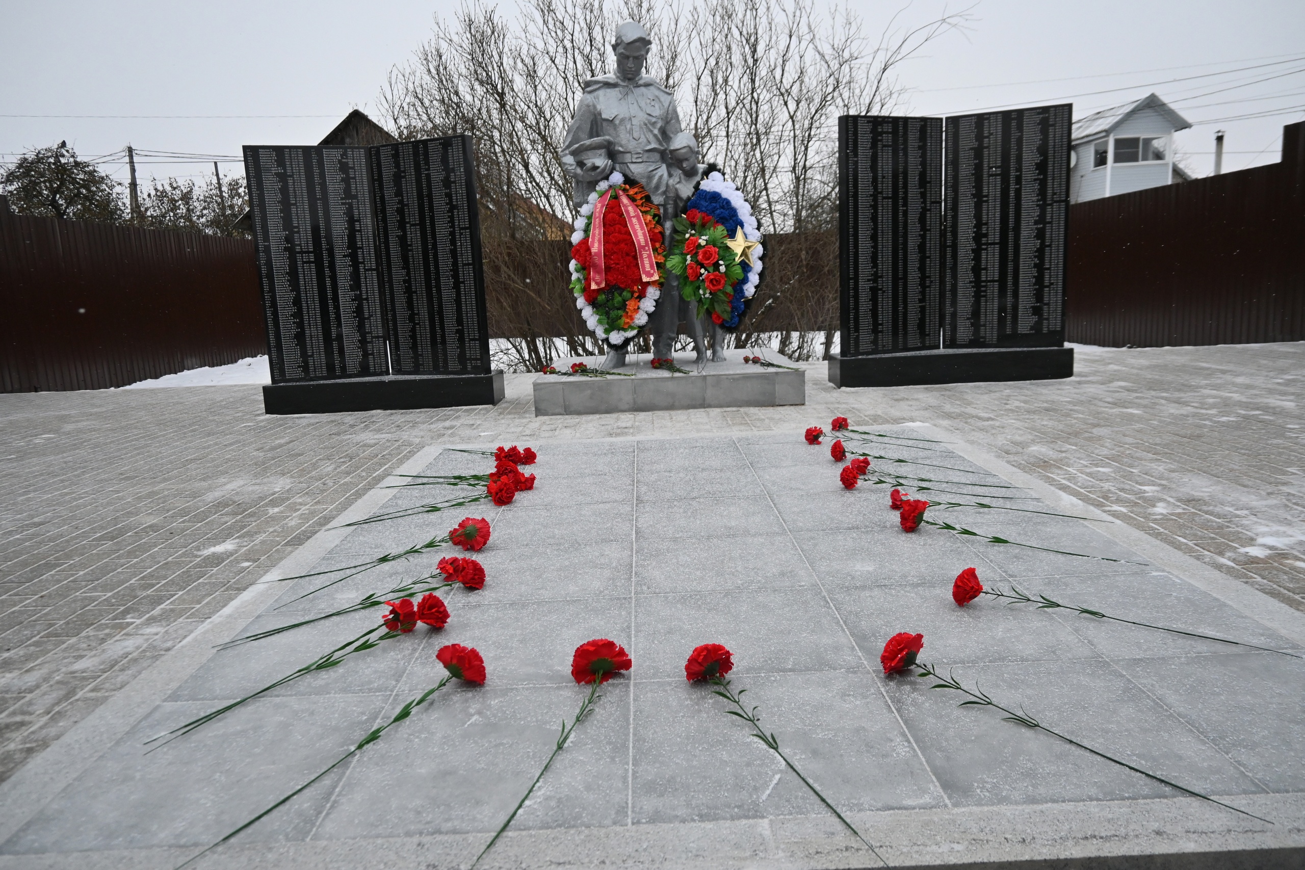 Завершилось благоустройство Воинского захоронения в д.Взвад.