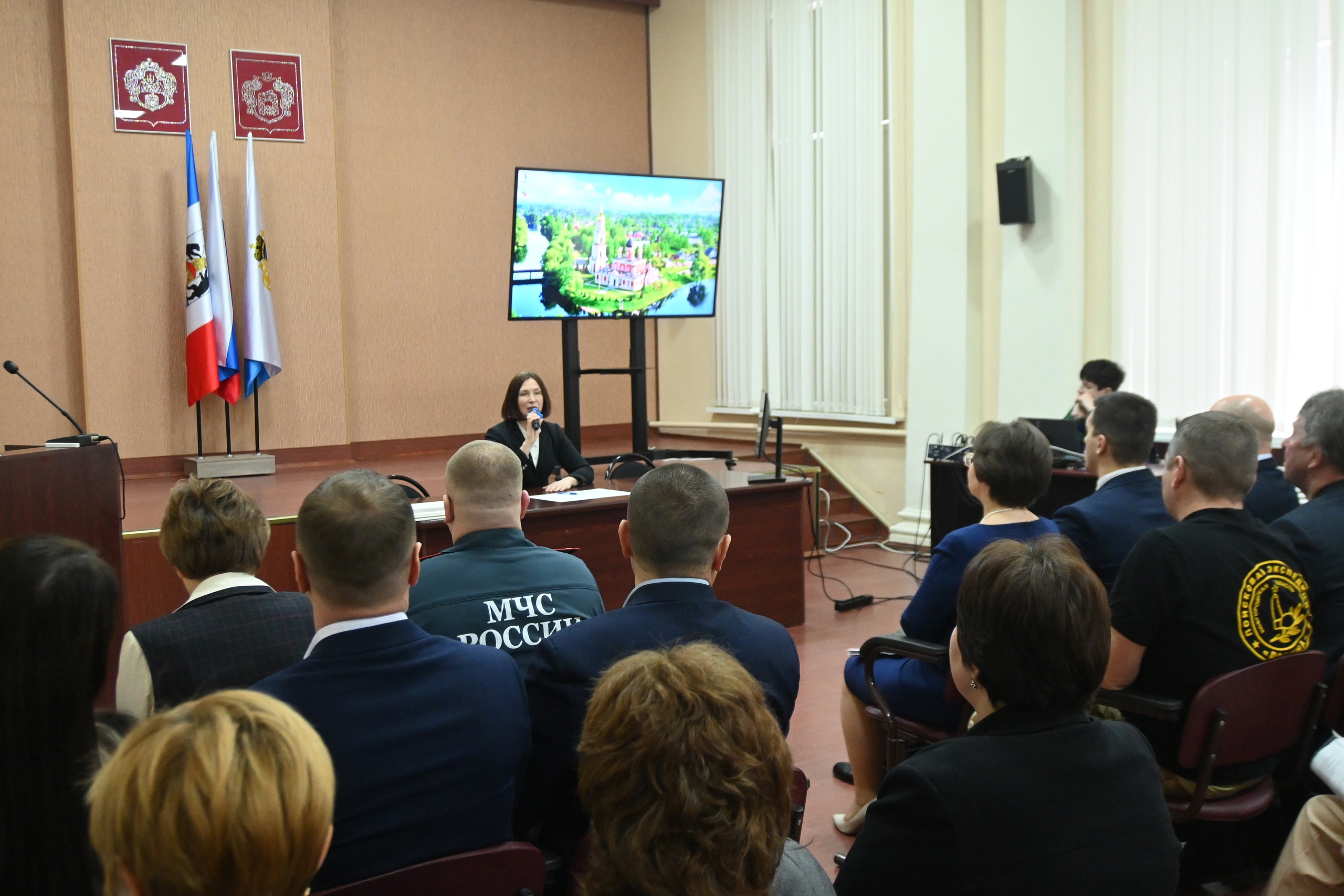 Сегодня глава района Елена Комарова провела расширенное аппаратное совещание!.