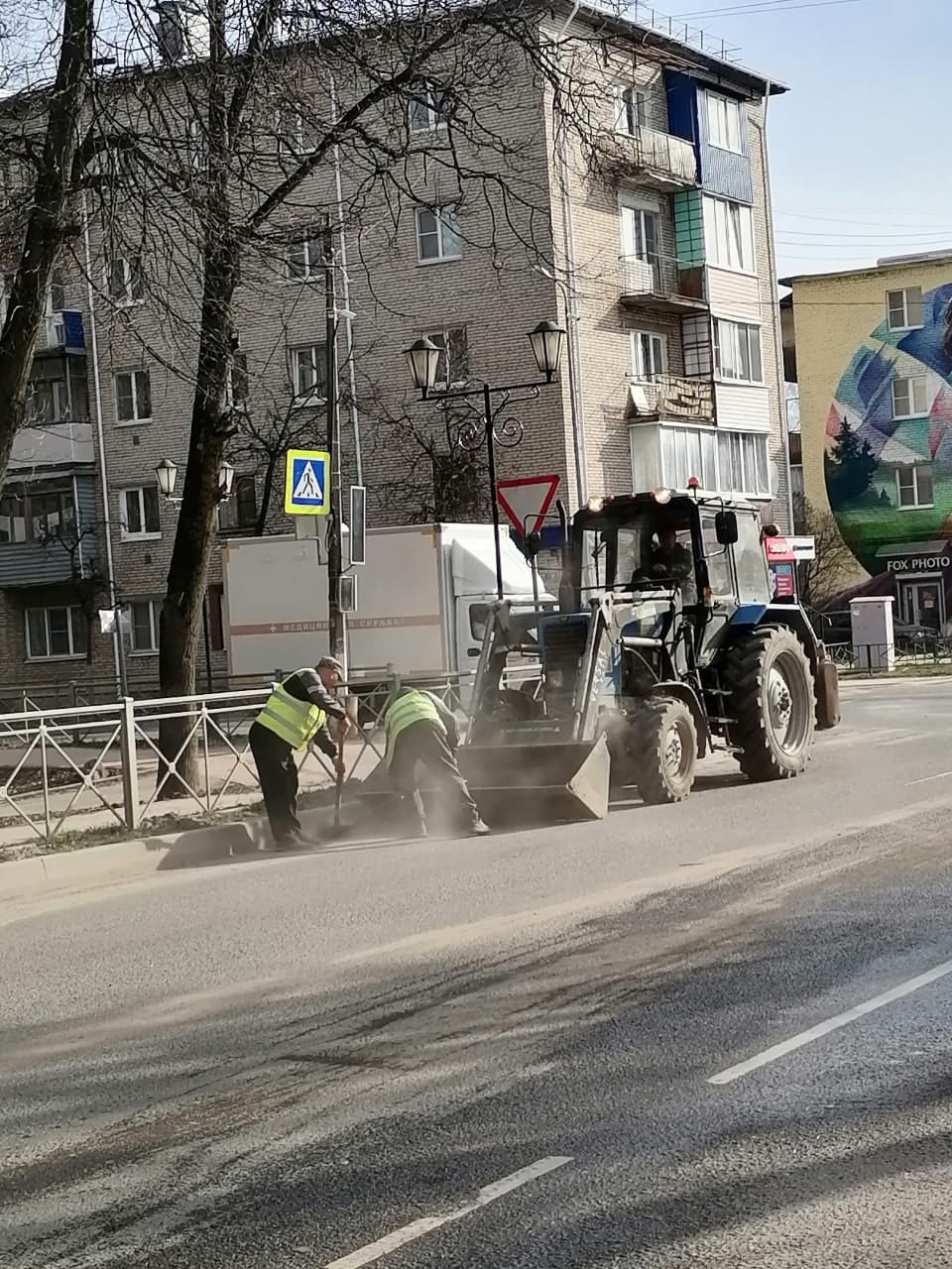 Уборка города на регулярной основе.