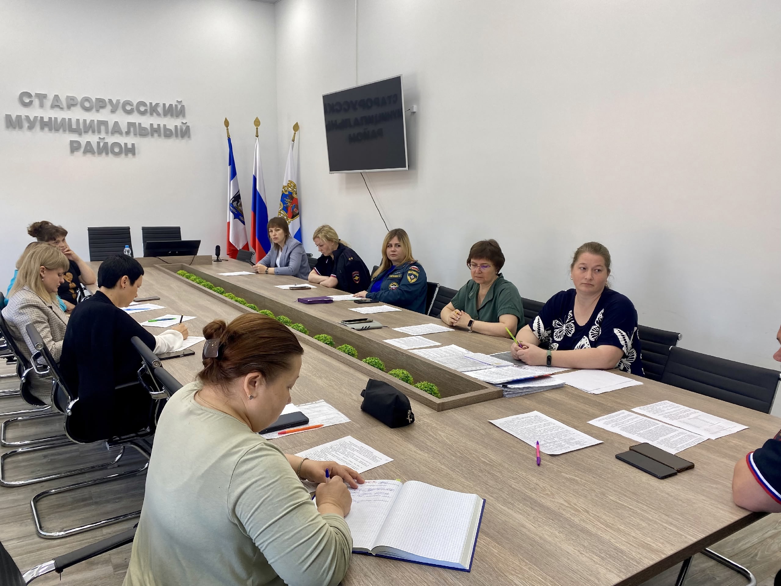 Заседание комиссии по делам несовершеннолетних и защите их прав.
