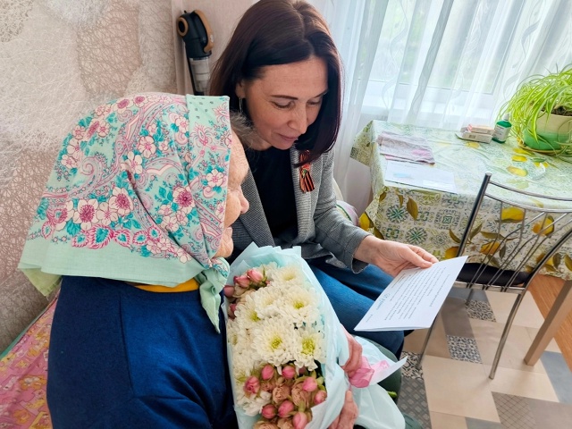 Антонина Григорьевна Каштанова отметила свой 90-летний юбилей..