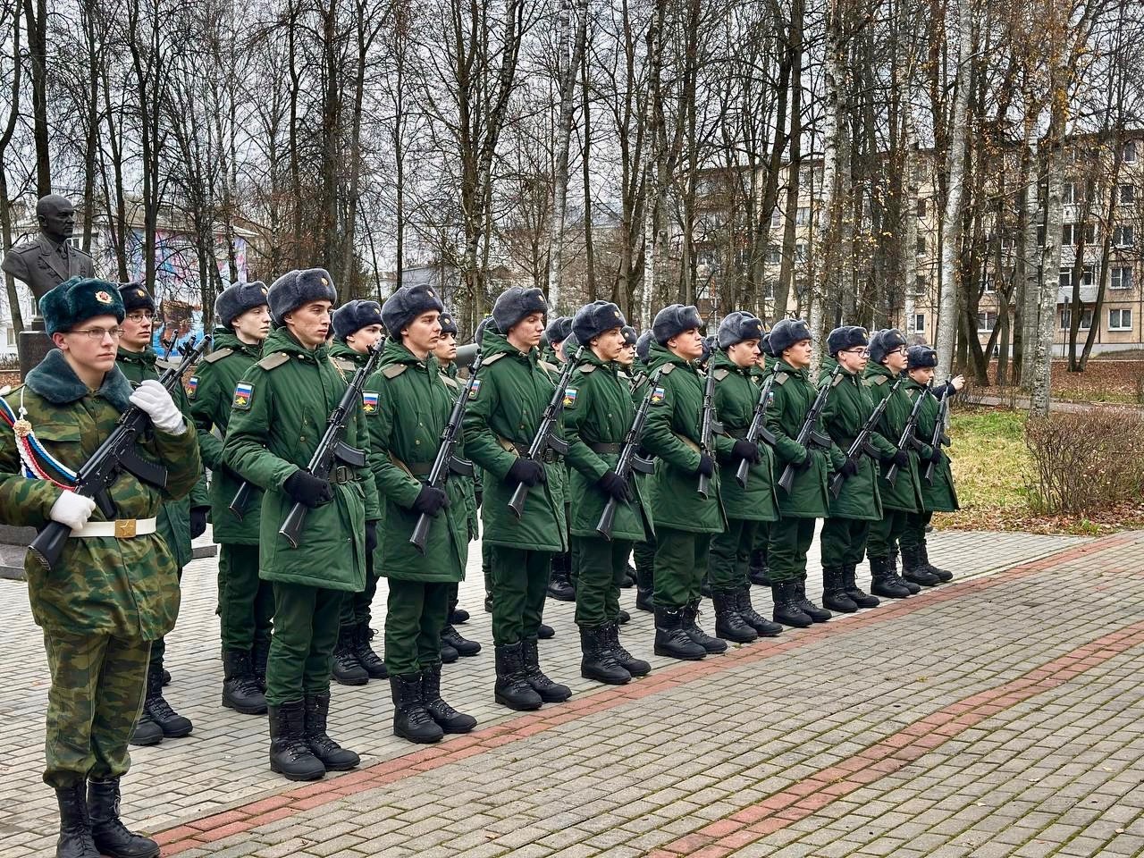 В парке Победы состоялось торжественное мероприятие-принятие Военной присяги..