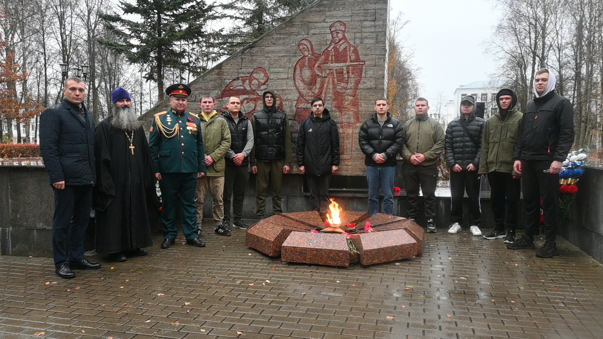 Сегодня в парке Победы состоялся торжественный митинг, посвященный Дню призывника..