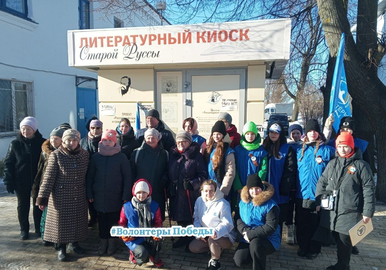 Сегодня у Литературного киоска прошла встреча-воспоминание о разминировании г. Старая Русса и её окрестностей в военные и послевоенные годы..