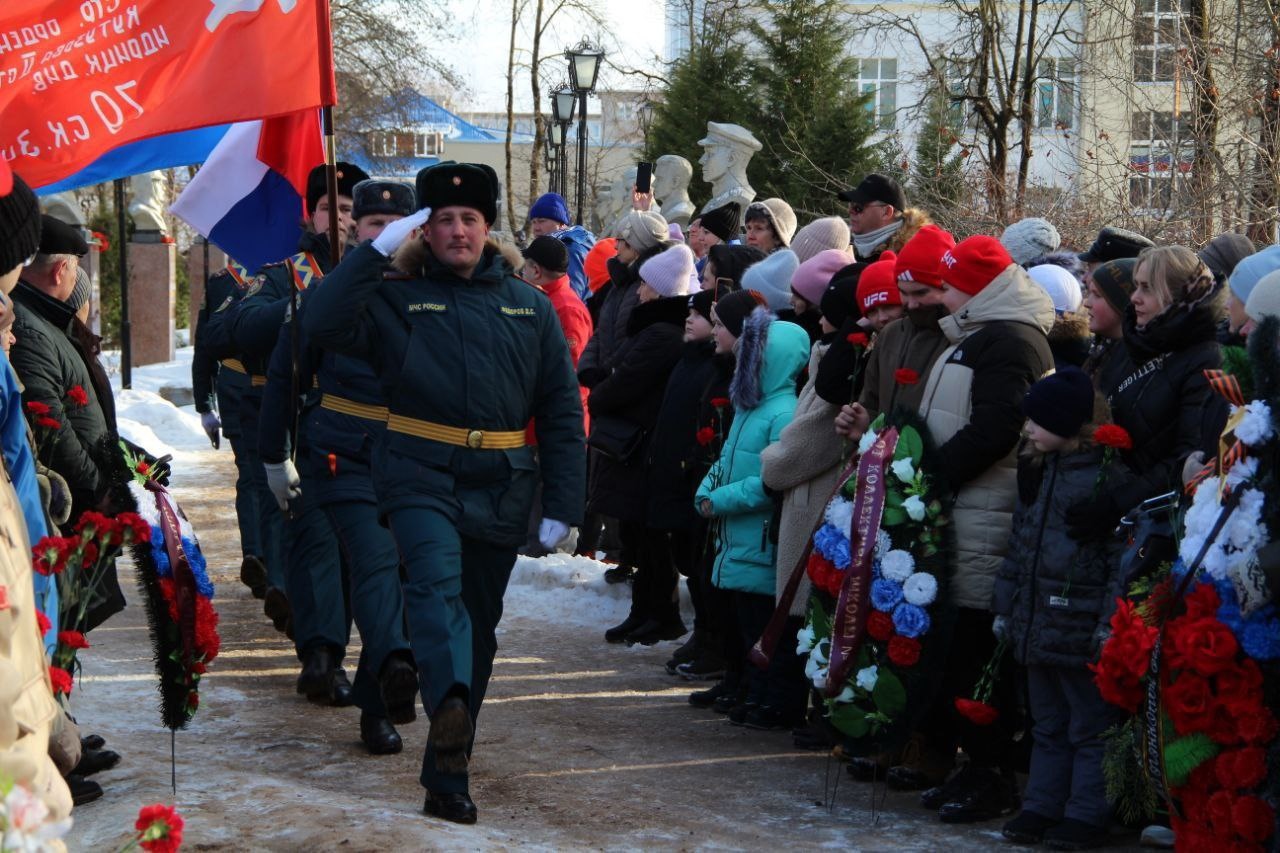 «Старорусская помнит земля» - так назывался митинг, который состоялся в парке Победы и открыл сегодня череду торжественных мероприятий, посвящённых 80-летию со Дня освобождения Старорусского района от немецко-фашистских захватчиков..