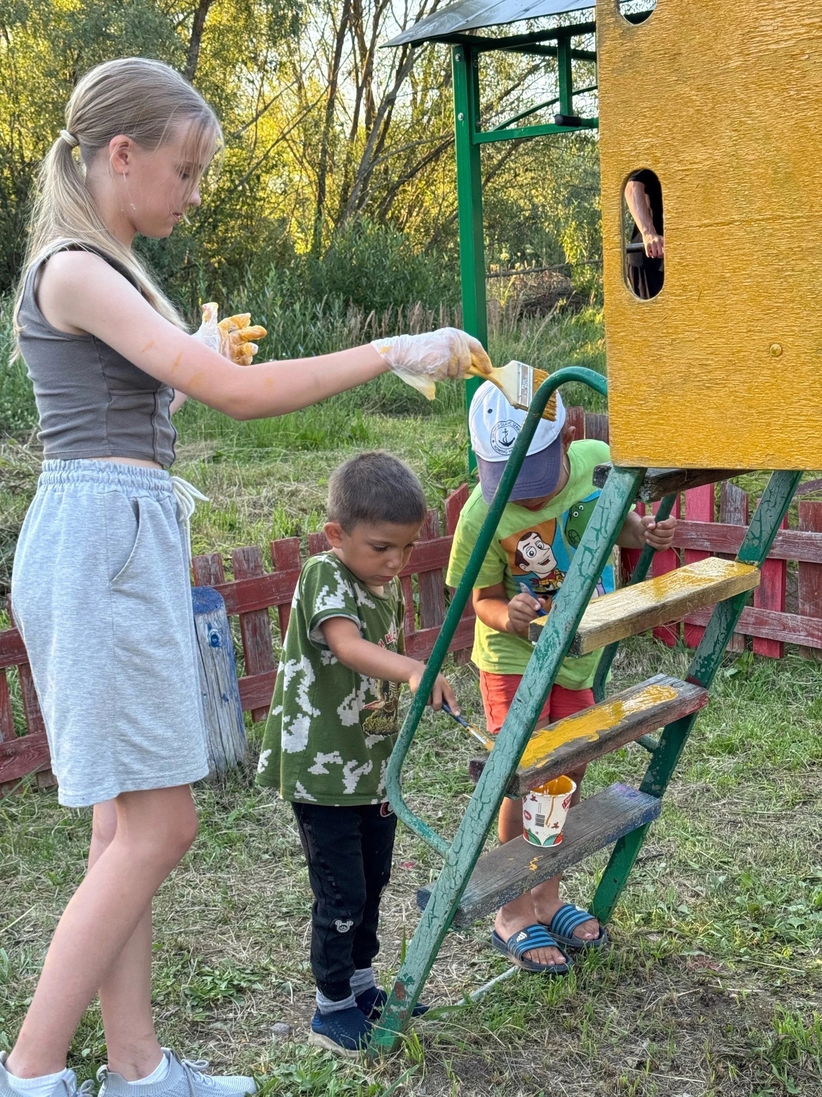 В д. Анишино 1 Наговского сельского поселения прошёл очередной субботник! Самые активные ТОСовцы нашли время и выполнили ряд работ.