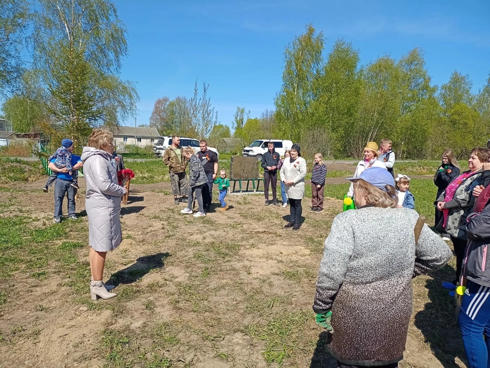 Людмила Бобрукевич , заместитель Главы администрации рассказывает об акции , которую провели вчера , 9 мая.