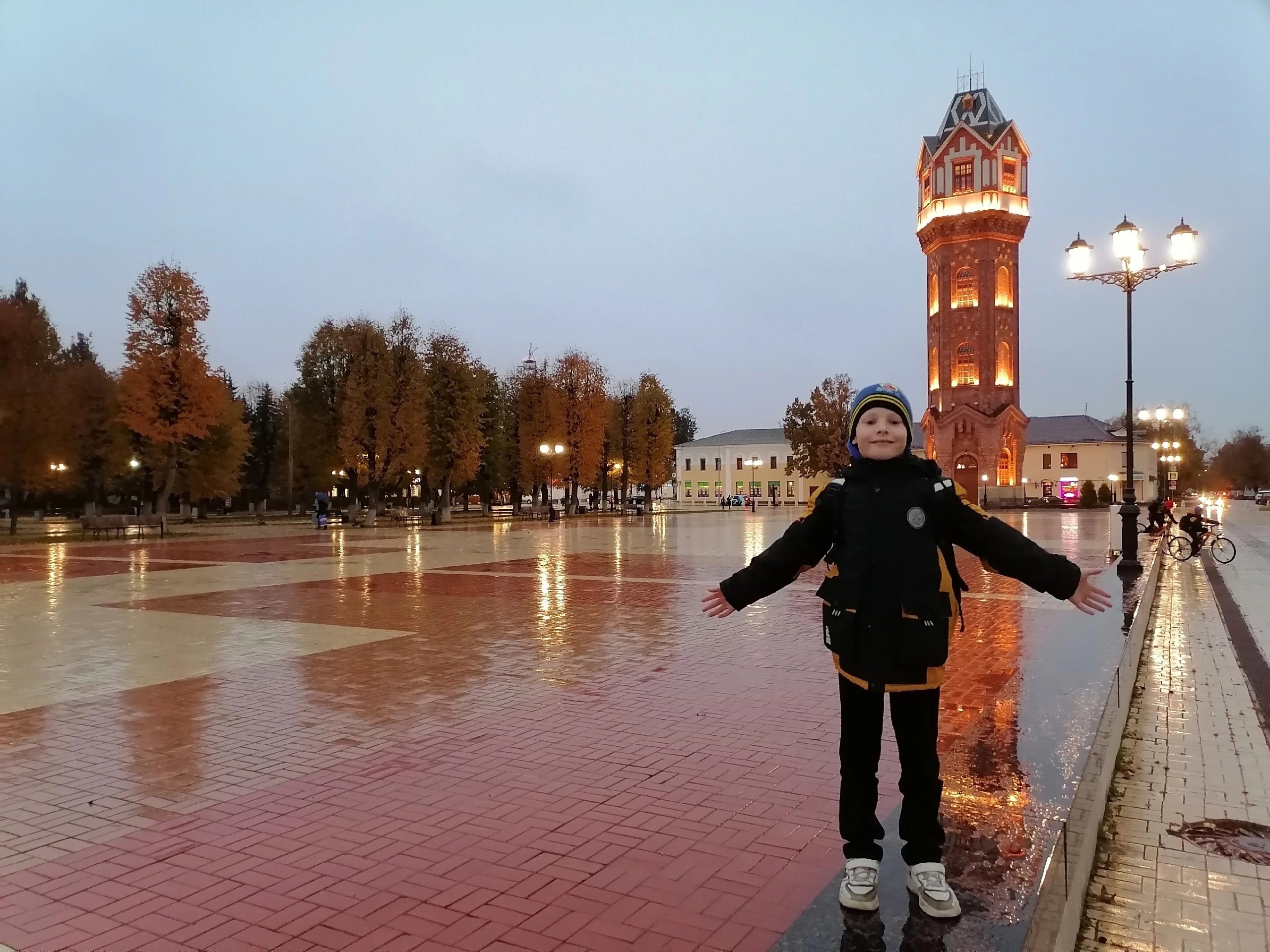 Продолжим любоваться достопримечательностям нашего города.