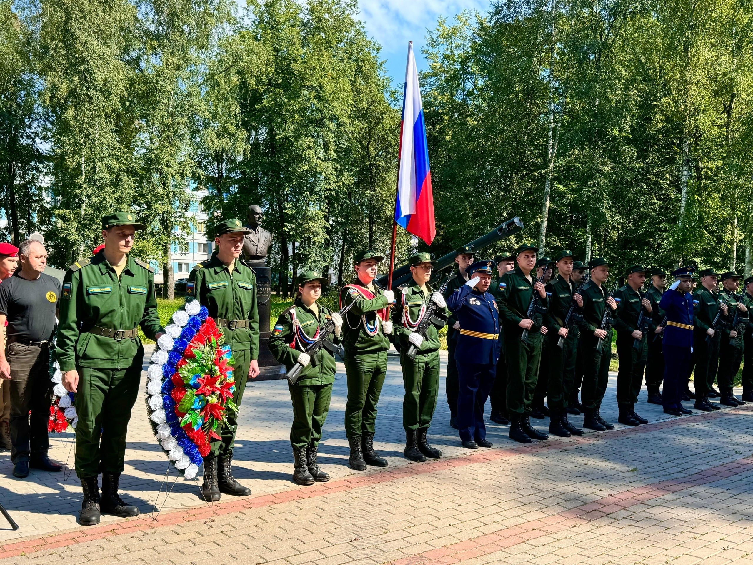 Сегодня в парке Победы состоялось торжественное мероприятие - принятие Военной присяги..