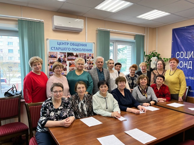 В Центре общения старшего поколения отделения социального фонда России по Новгородской области в Старорусском районе состоялась встреча со специалистом МБУ &quot;Управление по делам ГО и ЧС&quot;  Игорем Скачковым..