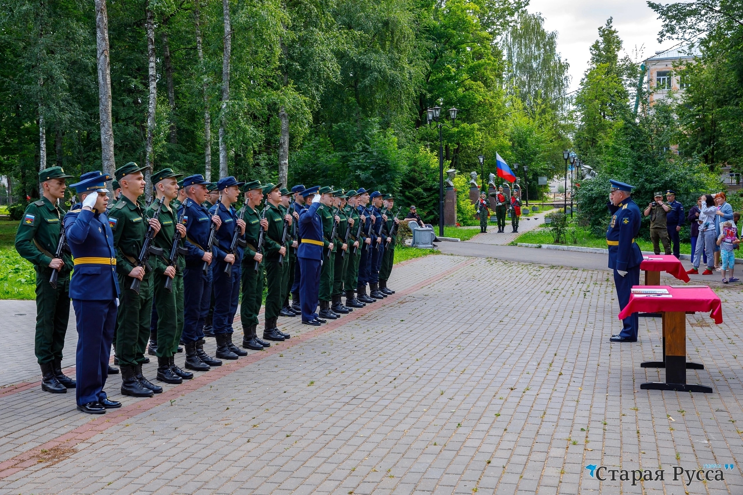 В парке Победы состоялось торжественное мероприятие принятия Военной присяги молодым пополнением.