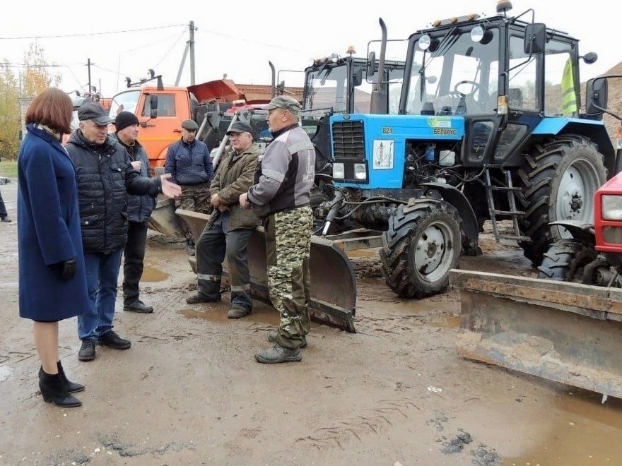 Вчера глава района Елена Комарова проверила готовность автопарка МБУ &quot;Административное управление городским хозяйством&quot; к зимнему сезону.