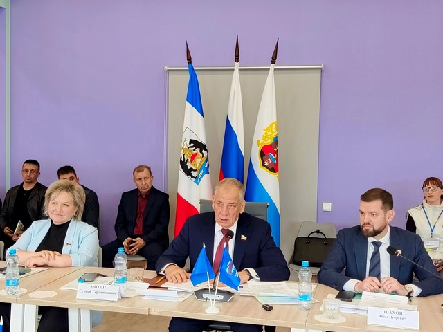 Старая Русса сегодня стала площадкой обсуждения вопросов комплексного развития сельских территорий и поддержки тружеников села..