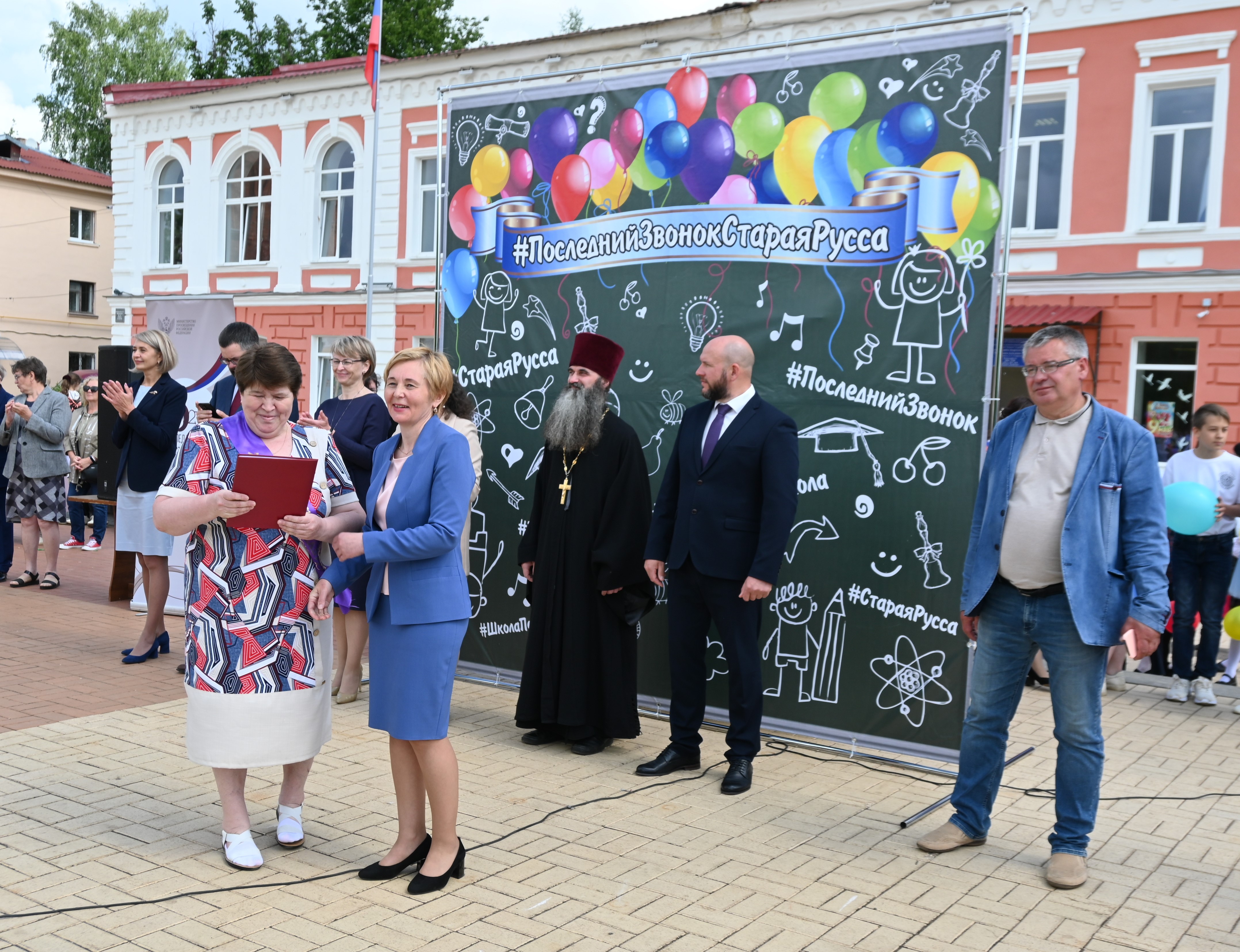 Награждение работников образования Старорусского района.