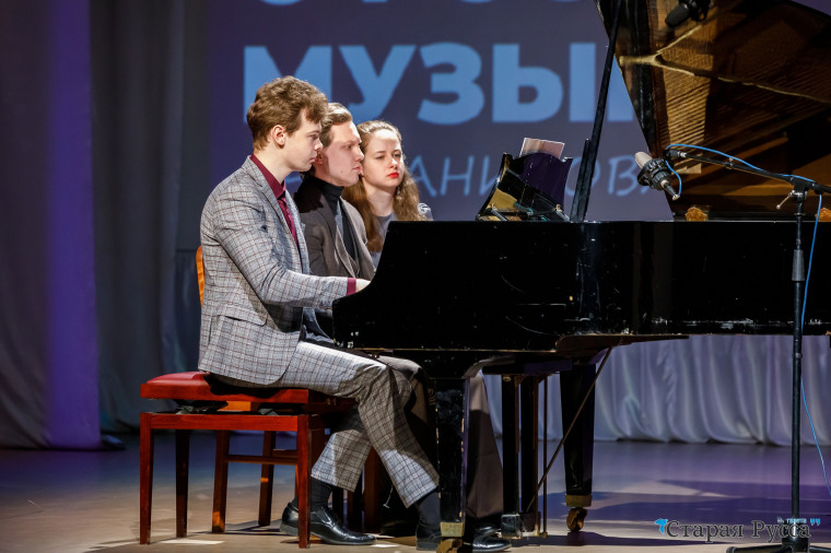 Вчера, 18 марта, на сцене ЦК "Русич" состоялась концертная программа "О России музыкой". Вчера, 18 марта, на сцене ЦК "Русич" состоялась концертная программа "О России музыкой".