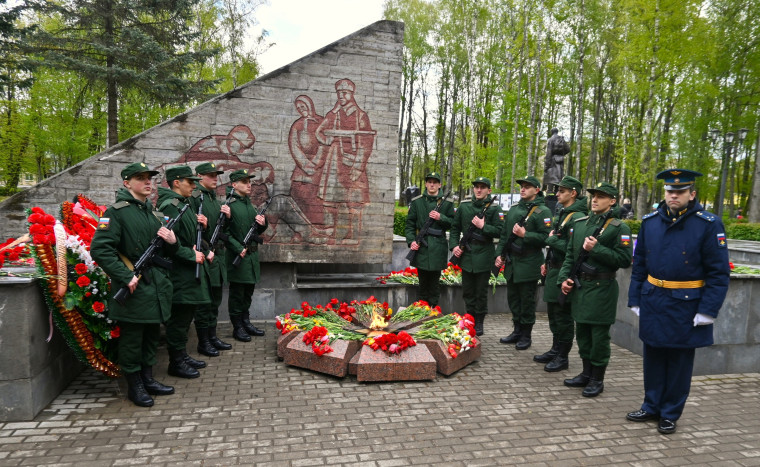 В парке Победы состоялось торжественное мероприятие-принятие Военной присяги молодым пополнением.. В парке Победы состоялось торжественное мероприятие-принятие Военной присяги молодым пополнением..