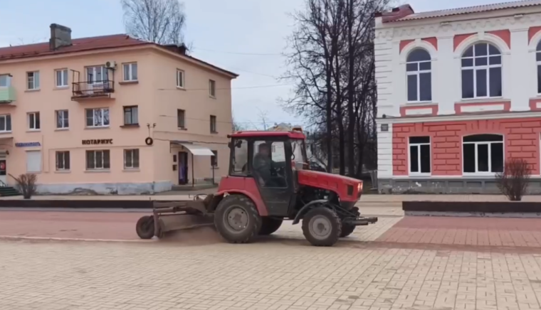 С завершением зимнего сезона начались работы по очистке города.. С завершением зимнего сезона начались работы по очистке города..