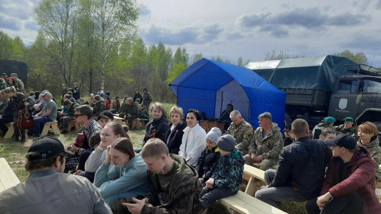 Вчера , близи д. Малые Горбы, прошёл фестиваль военной песни «Дорогами памяти и поиска», посвященный 35-летию Поисковой экспедиции «Долина» памяти Н.И. Орлова. Вчера , близи д. Малые Горбы, прошёл фестиваль военной песни «Дорогами памяти и поиска», посвященный 35-летию Поисковой экспедиции «Долина» памяти Н.И. Орлова.
