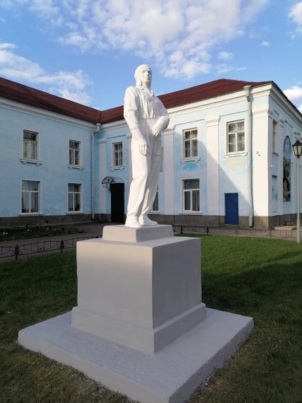 Накануне Дня Победы обновлены уличные скульптуры Советских воинов, находящиеся на территории перед Центром культуры имени Тимура Фрунзе. Накануне Дня Победы обновлены уличные скульптуры Советских воинов, находящиеся на территории перед Центром культуры имени Тимура Фрунзе.